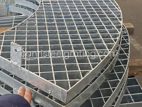 النوع 1: مقضب فولاذي على شكل قوس