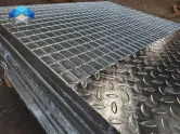 مجمع الصلب المشبك
