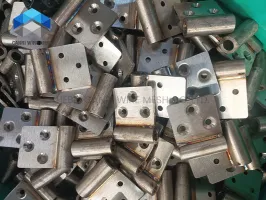 الباب المفصلي